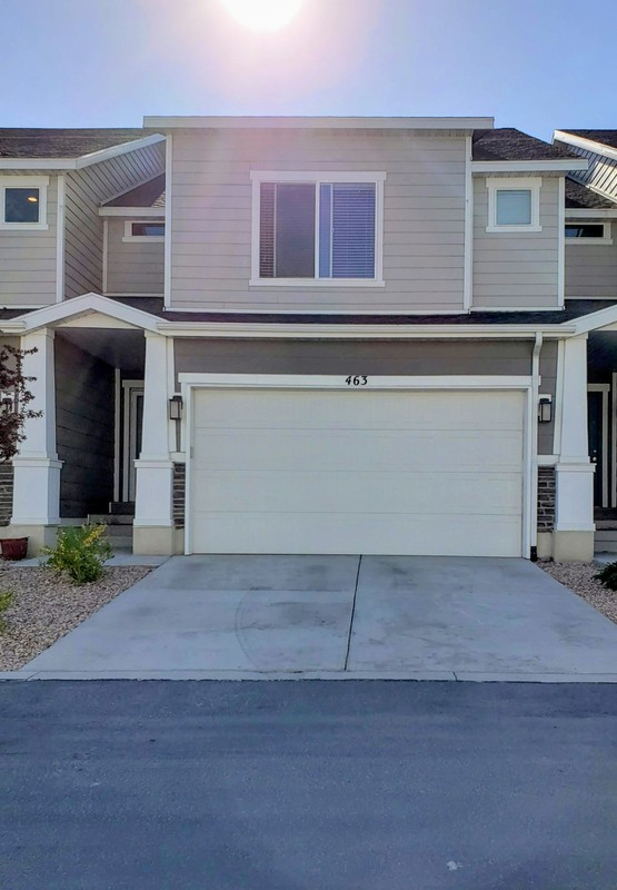 Saratoga Springs Townhome: 463 S Fox Chase Ln