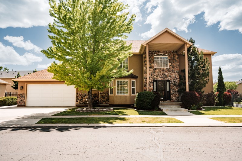 Pleasant Grove House: 10629 N Bermuda