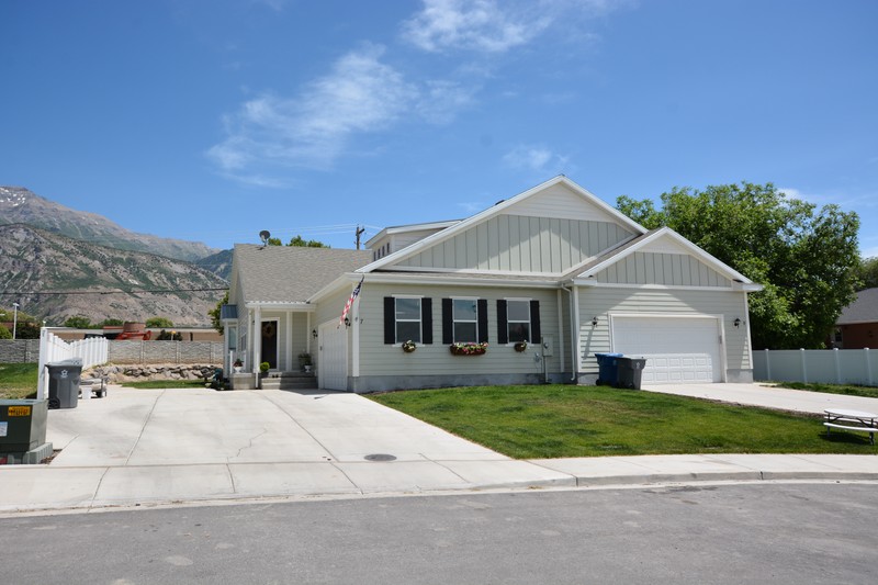 Pleasant Grove Townhome: 7 W 800 N