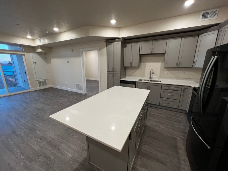 Sunset Condo: 2101 N Main St