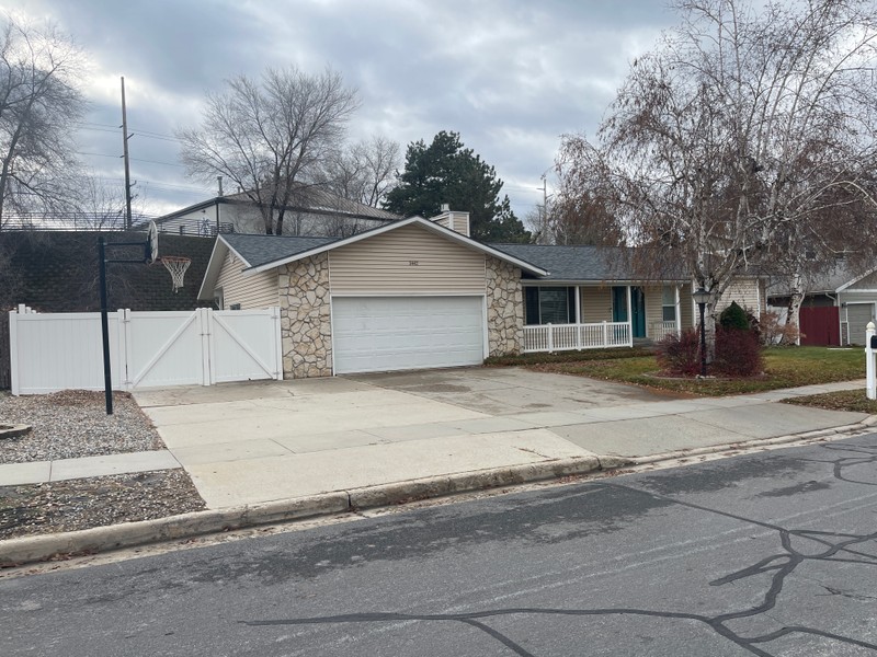 Sandy House: 1442 E Sandy Hills Dr