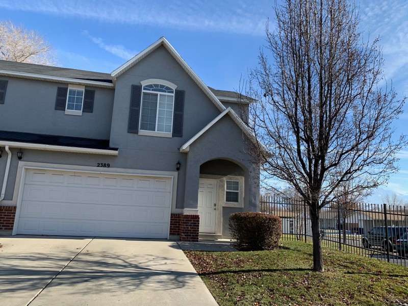 West Valley City Townhome: 2389 S Oak Lawn Way