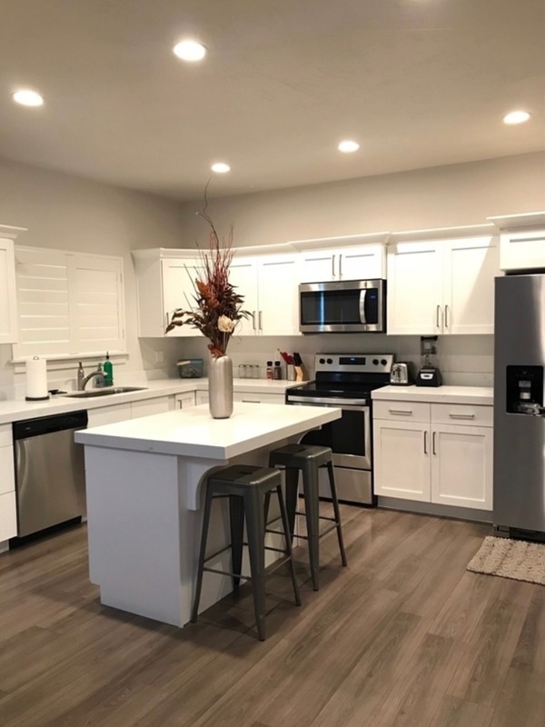 Vineyard Single Room: 528 N 60 W