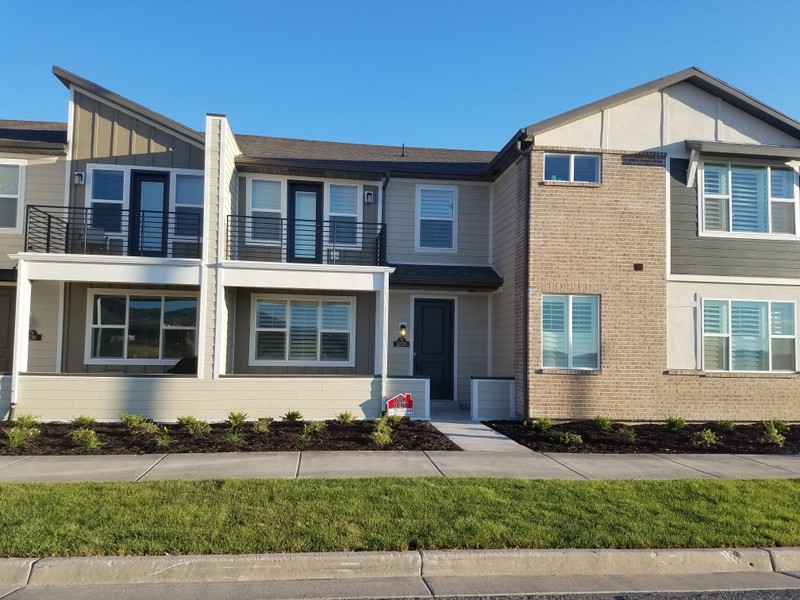 Farmington Townhome: 1220 W Clark Ln