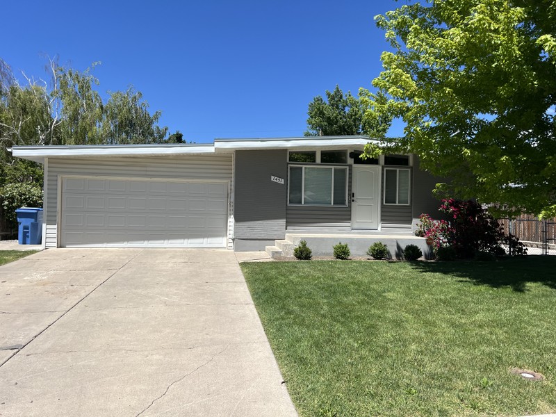 Logan House: 1451 Lynnwood Ave