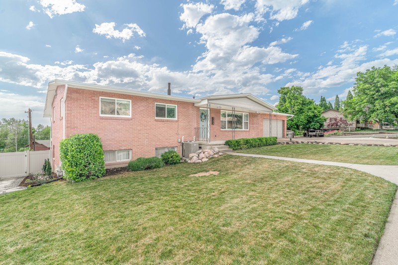 Kaysville House: 289 N 700 E