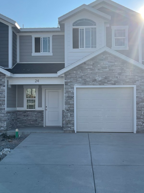 North Ogden Townhome: 3041 E 2050 N