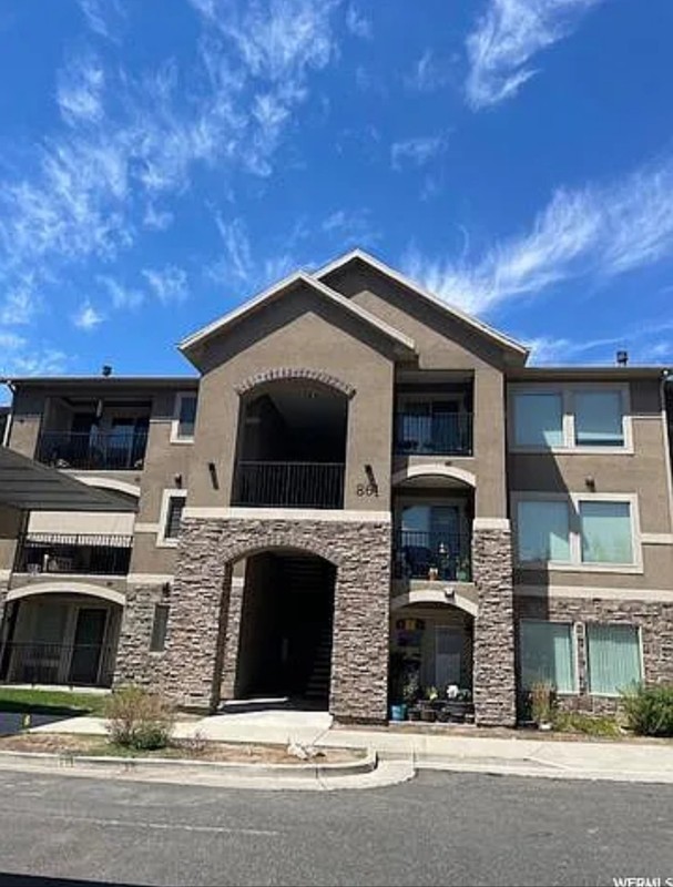 Layton Condo: 861 S Main St