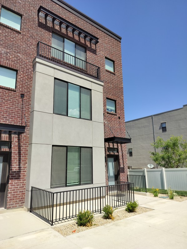 North Salt Lake Townhome: 25 E Center St