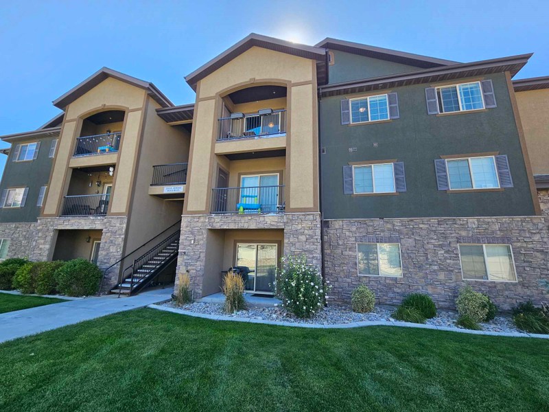 Saratoga Springs Condo: 203 E Jordan Ridge Blvd