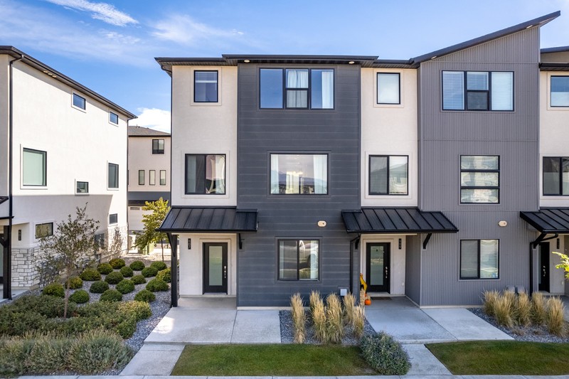 American Fork Townhome: 407 S Meadow Garden Rd