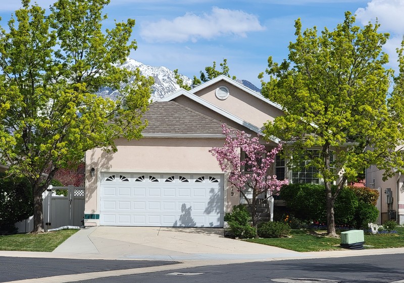 Midvale House: 679 E Villager Ln