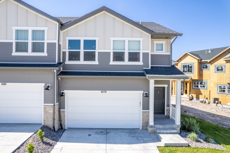 Eagle Mountain Townhome: 4438 E Hurstbourne Dr