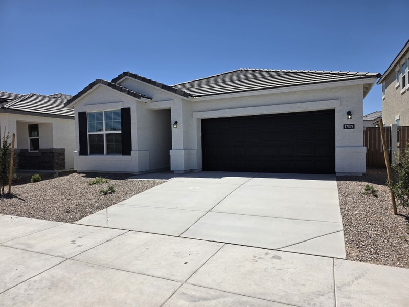 Waddell House: 17829 W Palo Verde Ave