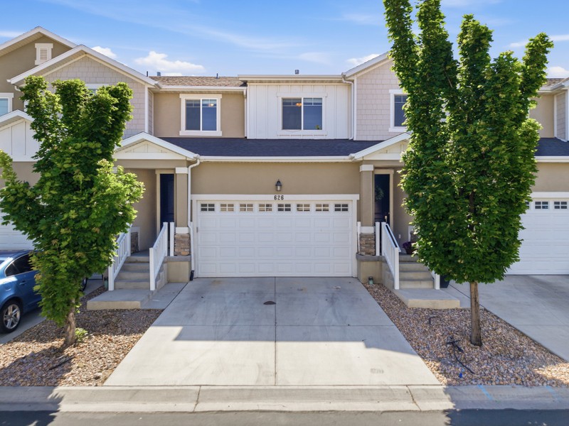 Vineyard Townhome: 626 N Preserve Dr