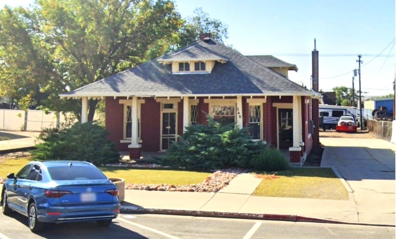 Price House: 248 E Main St