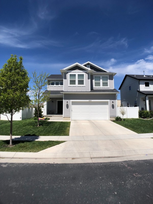 Eagle Mountain House: 4253 E Willow Oak Way