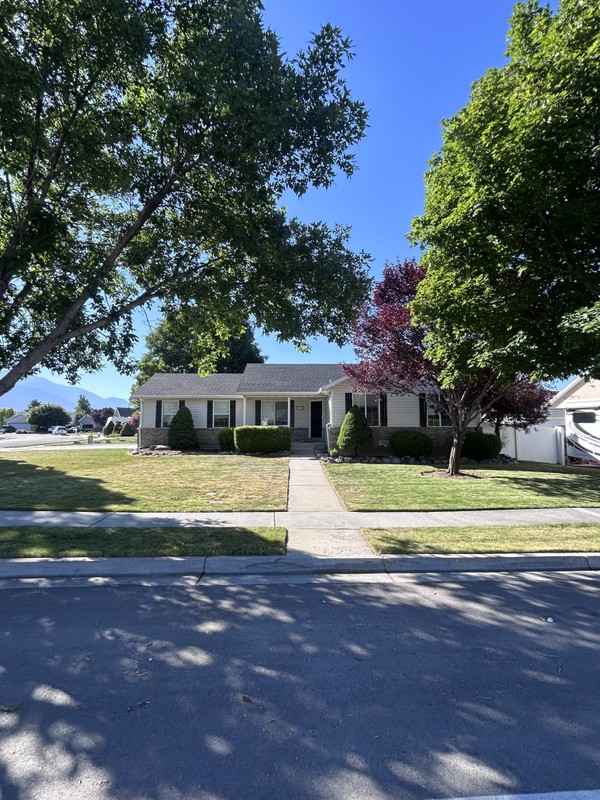 Lehi House: 1956 N Airport Dr