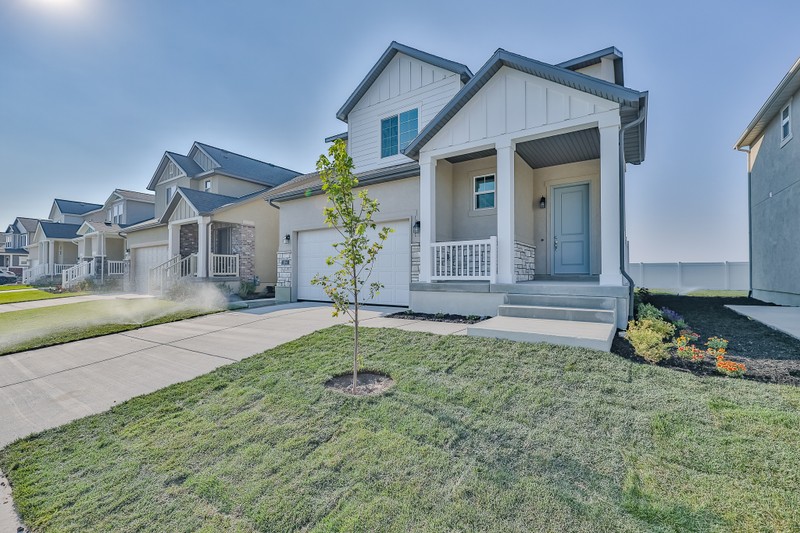 Tooele House: 1062 W Osprey Dr