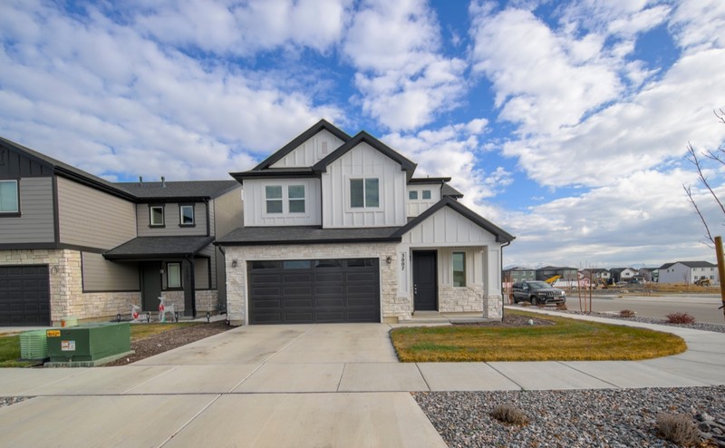 Syracuse House: 3007 S 2600 W