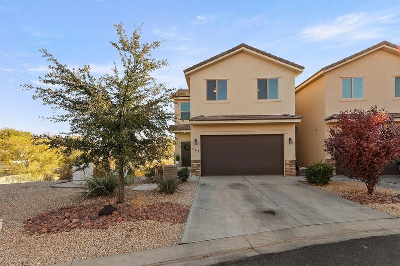 Washington Townhome: 355 W 200 S