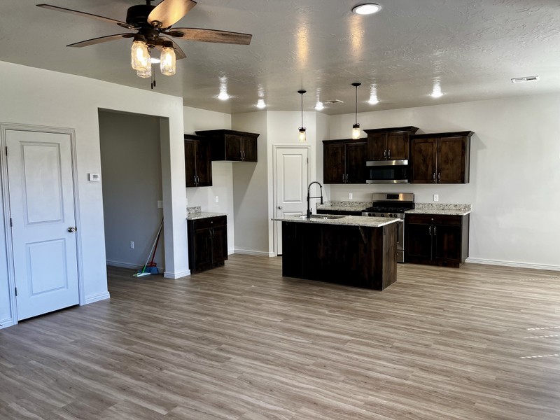 Saint George House: 3676 E Antares Ln