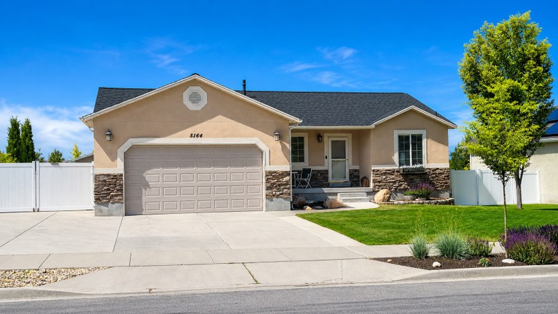 Herriman House: 5164 W Leila Ln