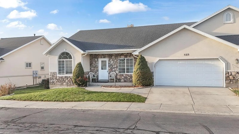 Pleasant Grove Townhome: 523 Sierra Ln
