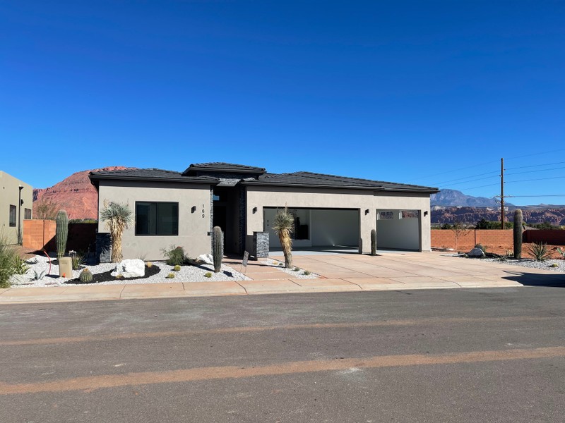 Ivins House: 169 E Terrace Ln