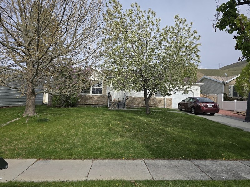 Tooele House: 1031 S 900 W