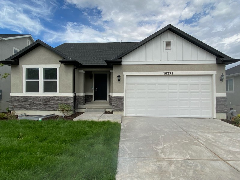 Bluffdale House: 16371 S Coupler Ln