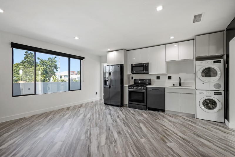 Los Angeles Apartment: 955 N Oxford Ave