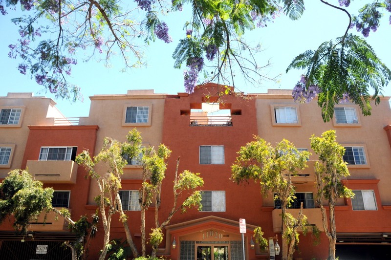 North Hollywood Apartment: 11020 Hesby St