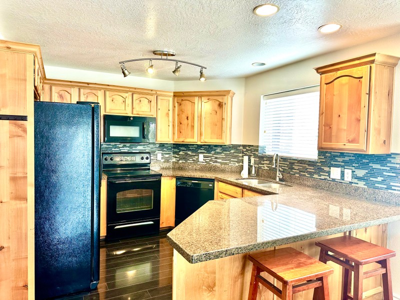 Sandy Condo: 90 E Resaca Dr