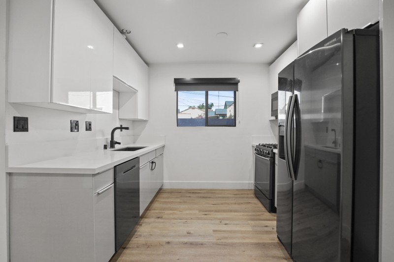 Los Angeles Apartment: 955 N Oxford Ave