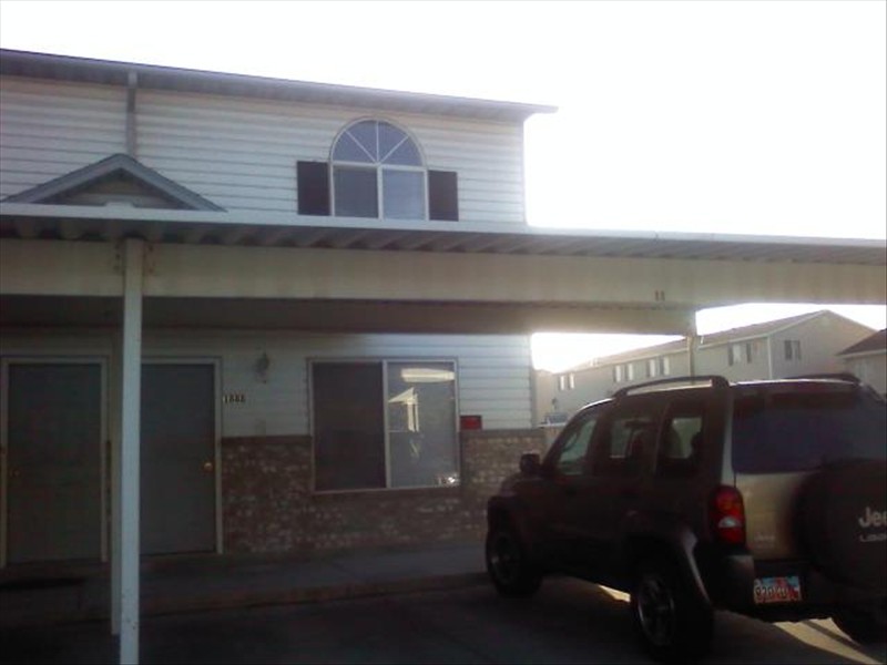 Pleasant Grove Apartment: 1882 Garden Dr