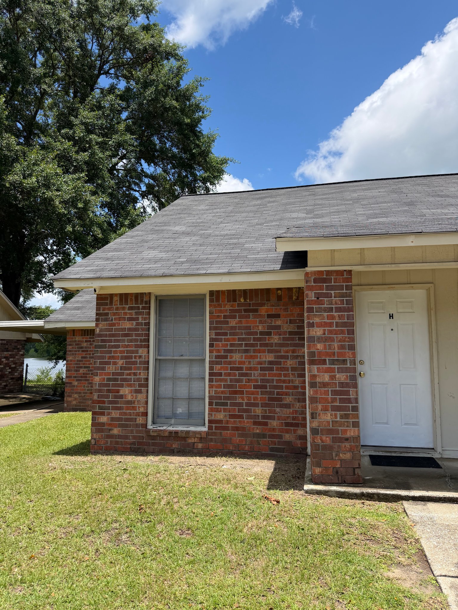Albany Apartment: 2303 N Davis Street