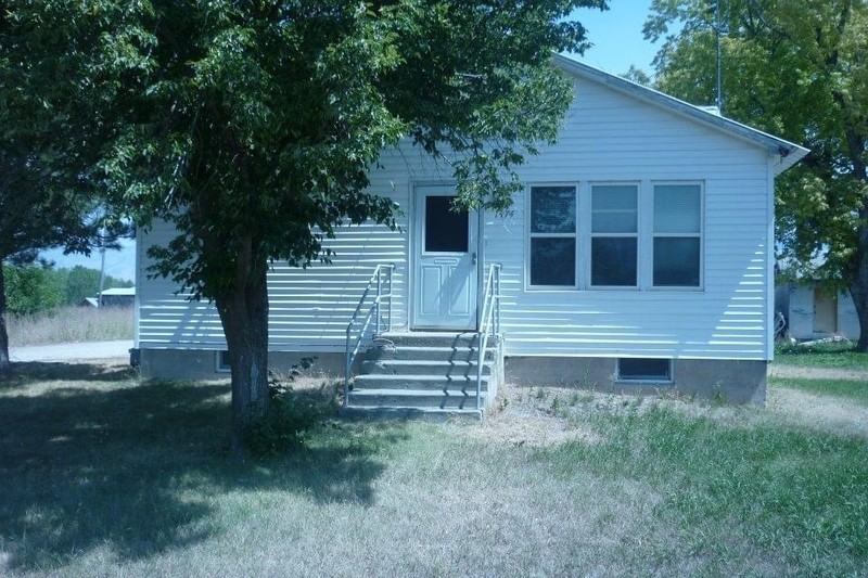 Trenton House: 1474 E Main St