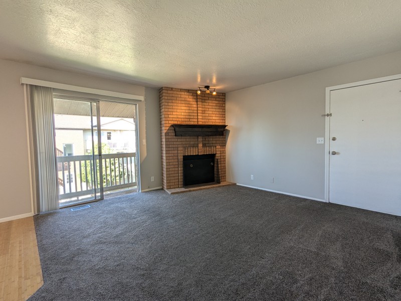 Roy Condo: 2786 W 5550 S