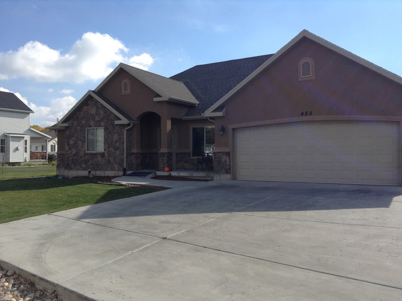 Provo House: 488 N 2670 W