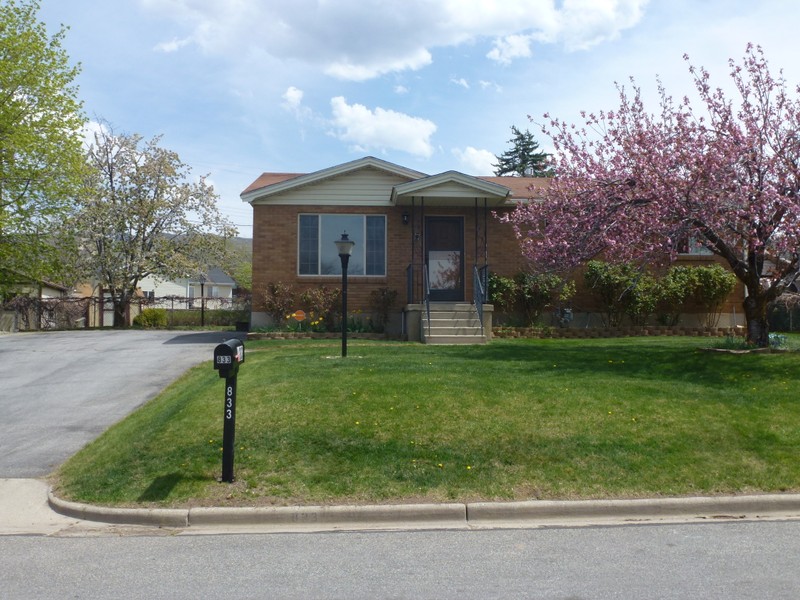 Bountiful House: 833 W 3600 S