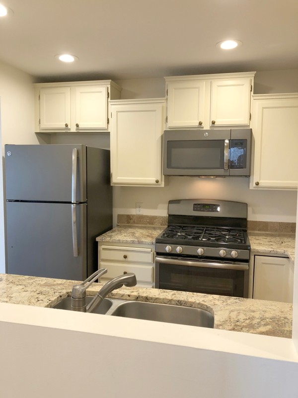 Sandy Condo: 818 E Gatewood Dr