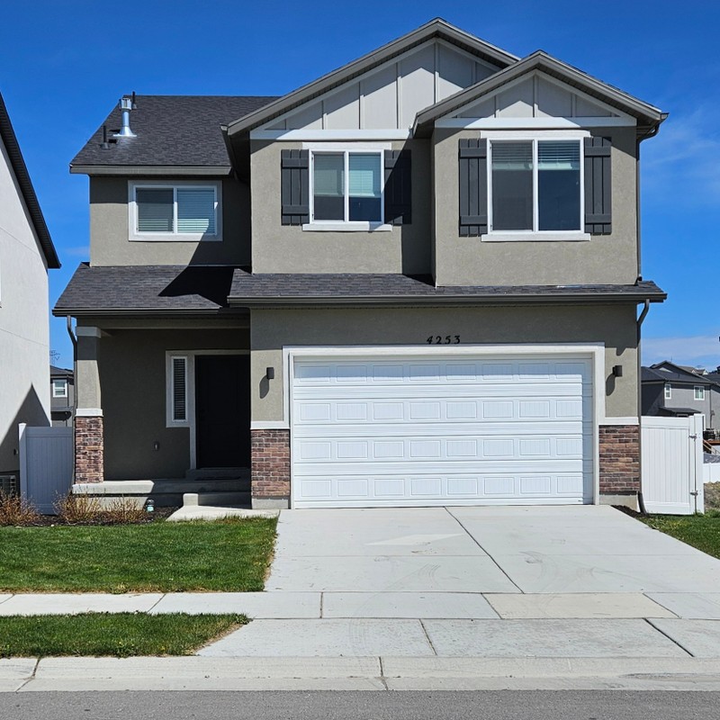 Eagle Mountain House: 4253 E Center Point St