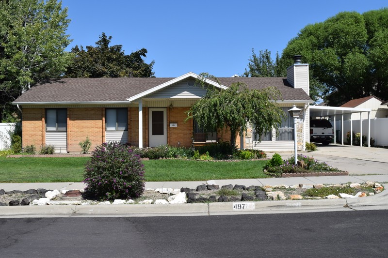 Sandy House: 497 E 8490 S