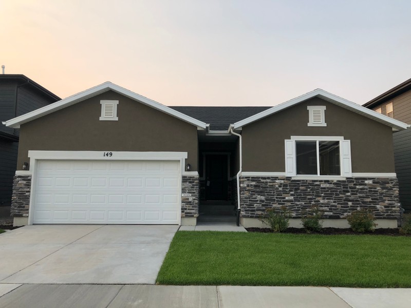 Vineyard House: 149 E 460 N