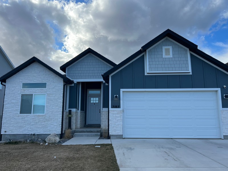 Eagle Mountain Single Room: 7187 N Slick Rock Way