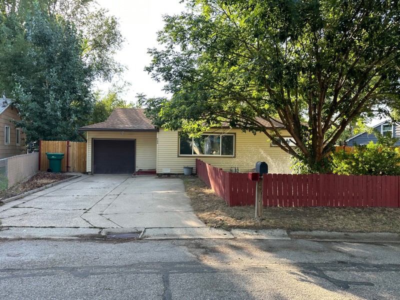 Layton House: 44 Ronald Ave