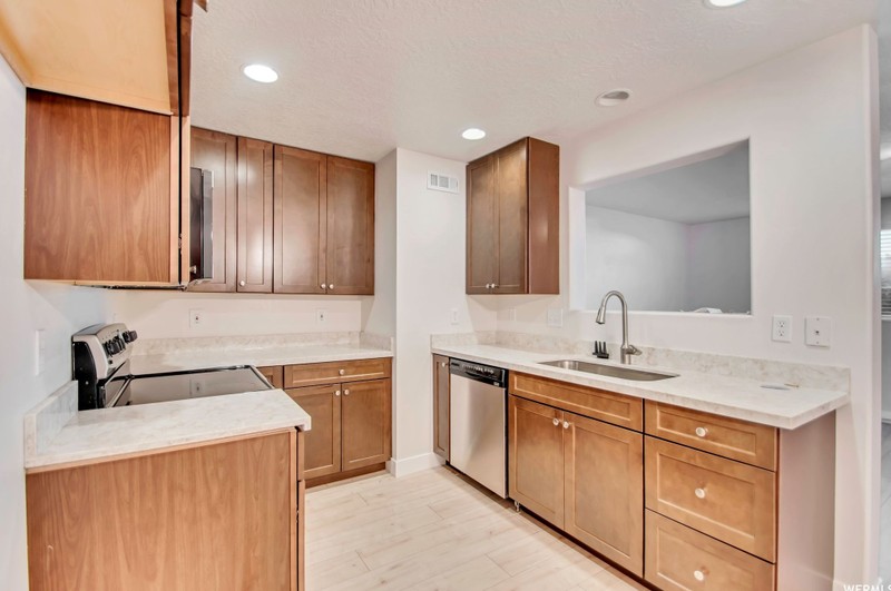 Midvale Condo: 30 W 7500 S