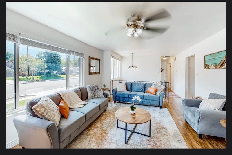 Sandy House: 9410 S Quail Hollow Dr