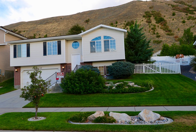 Draper House: 152 E Steep Mountain Dr